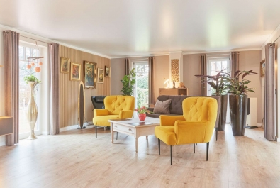 Zwischen Bremen und Hamburg: Freistehendes Architektenhaus mit Panoramablick und eigenem Teich